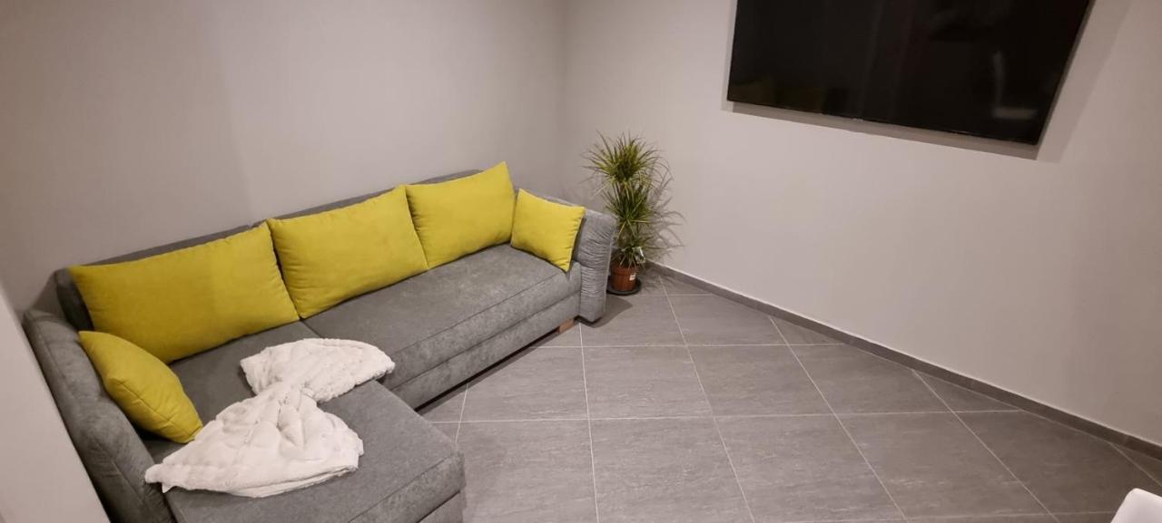 Hos-Cegledi Vendeghaz Miskolc -Oenallo Otthon, Mely Csak Az Oenoeke Exterior photo