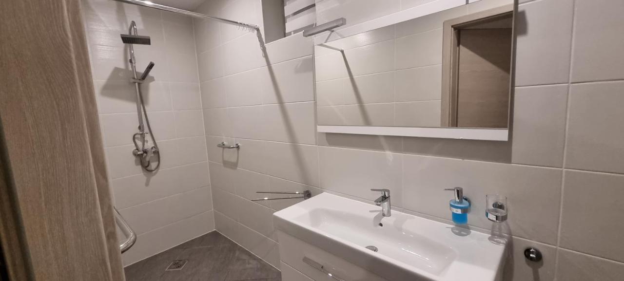 Hos-Cegledi Vendeghaz Miskolc -Oenallo Otthon, Mely Csak Az Oenoeke Exterior photo